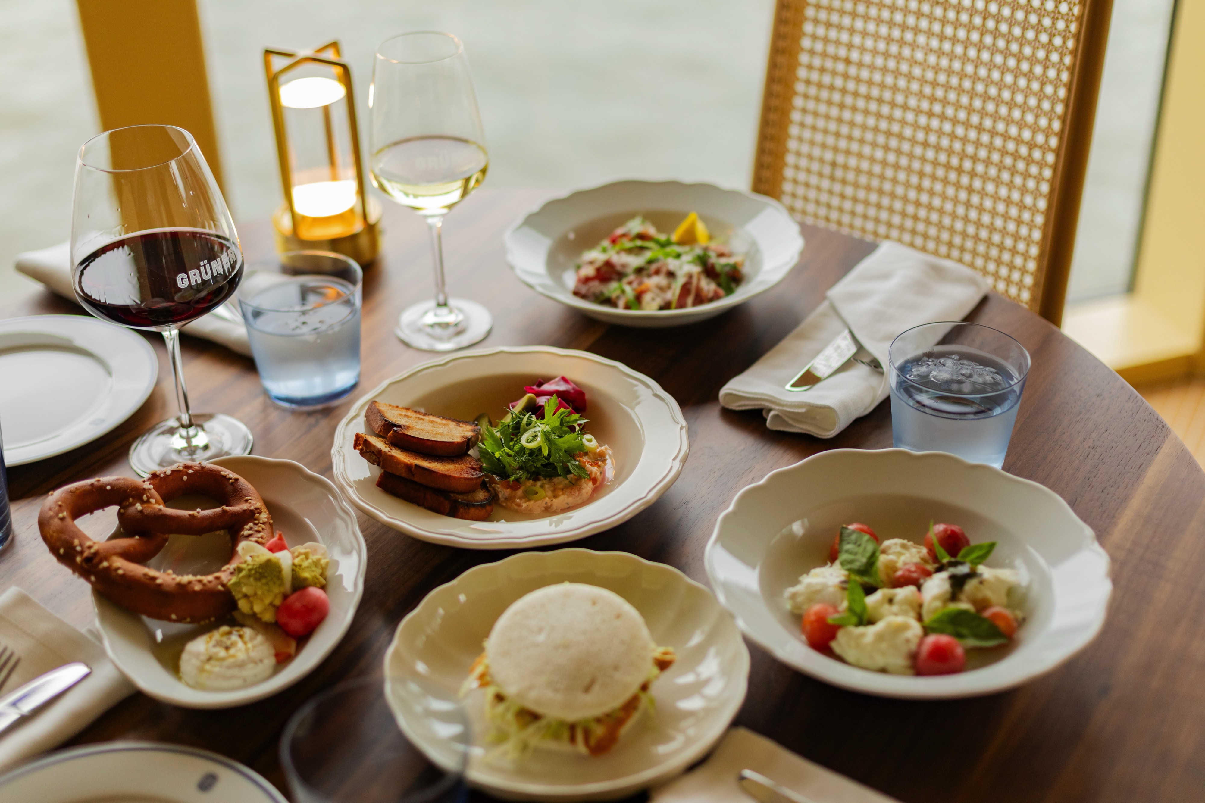 APT Solara - The Gruner Bar & Dining